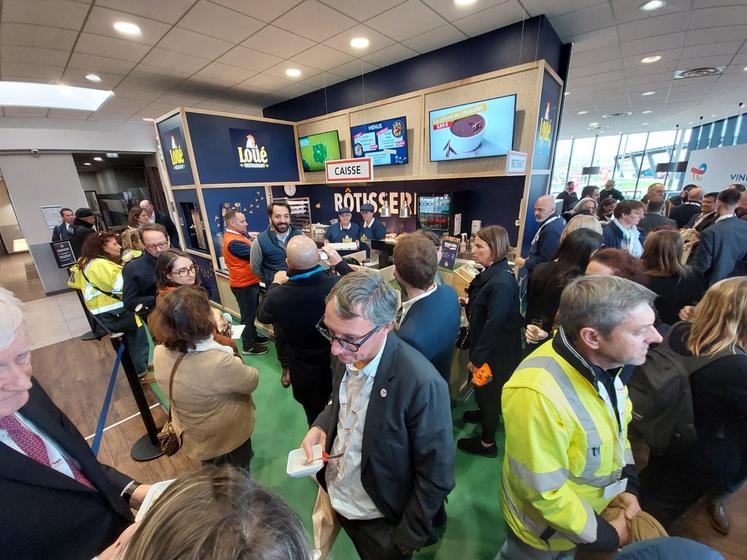 La rôtisserie qui met à l'honneur la volaille Label Rouge et les œufs de Loué est une fierté pour les 1 200 producteurs de la Cafel.