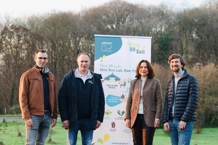 De g. à dr., Sébastien Heurbize, Secrétaire de l'APBO, Yoann Lézé, Président de l'APBO, Anne-Sophie Carrier, Directrice générale de Bel France et Simon Bonnet, directeur achats amonts laitiers.