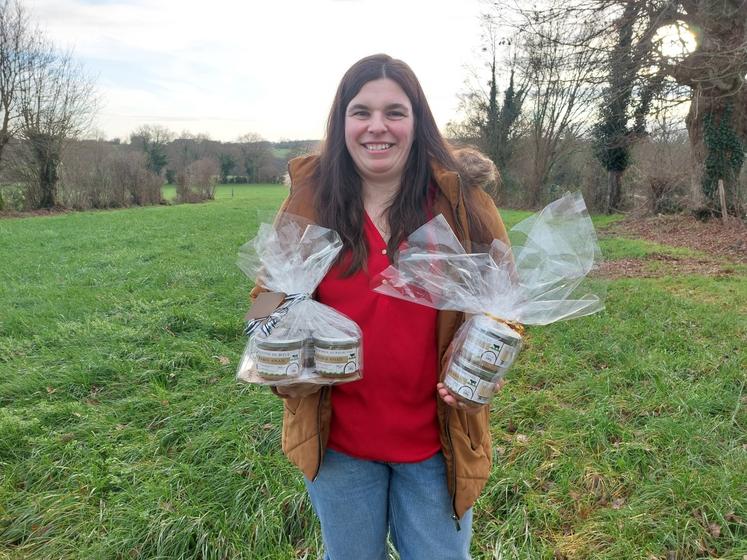 Anaïs commercialise des conserves de viande (rillettes, terrines, bolognaise) pour les fêtes de fin d'année, offrant en même temps un produit laitier, pour se faire connaître.
