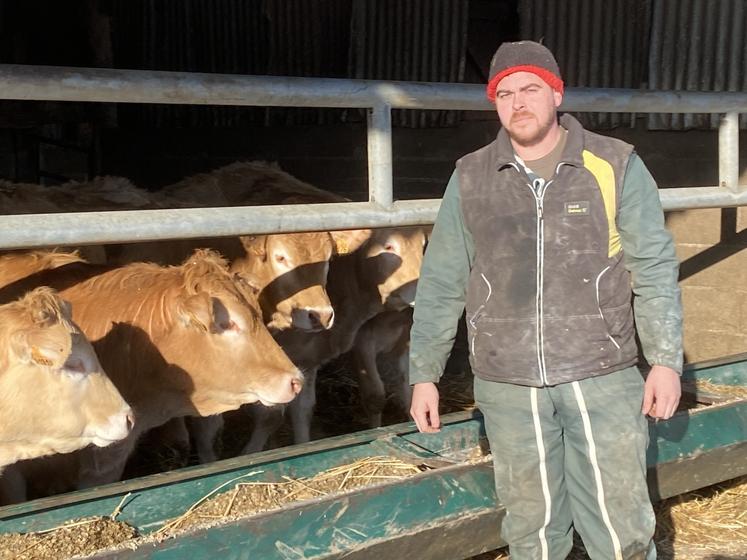 Installé à Vancé, Dylan Chevereau, élève des Blondes d'Aquitaine.