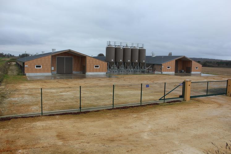 L'EARL Verdier inclut 2 bâtiments de 1800 m²