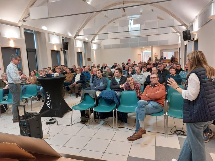 Une centaine d'éleveurs sarthois se sont déplacés, mardi 27 janvier, au rendez-vous sanitaire du GDS.