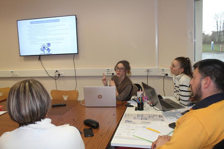 Manon Hardy anime les sessions de formation dans toute la Sarthe.