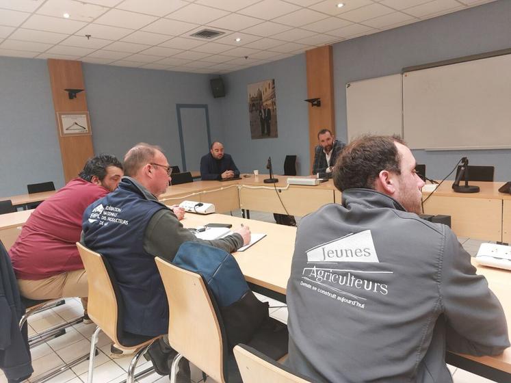 Samuel Friscault, Patrice Riauté et Gabriel Tessier face à Maxime Grouard et Bertrand Bouchez, de la Socamaine.