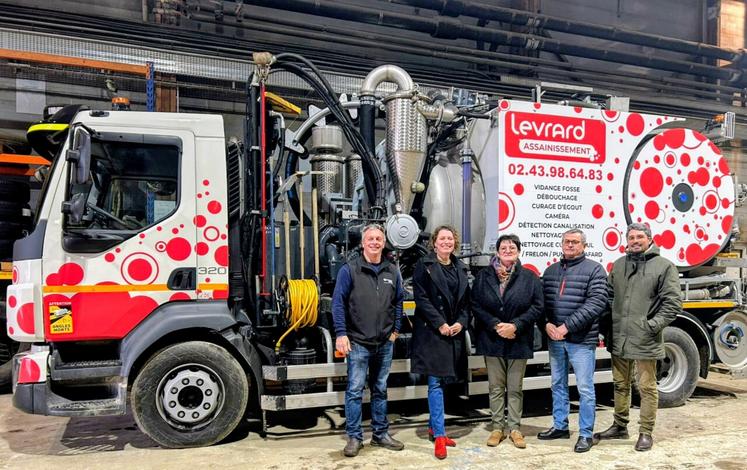 Jean-Charles Levrard, Cécile Brisard, leurs parents Jean-Claude et Anita Levrard, Sylvain Brisard.