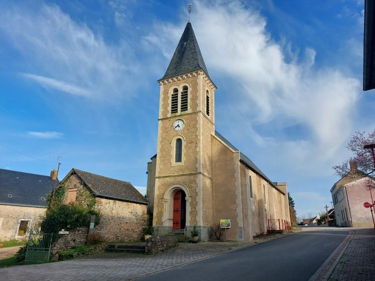 L'église du Grez a été en partie restaurée : pose de carrelage au sol, réfection des vitraux, enduits, portes refaites à l'identique...