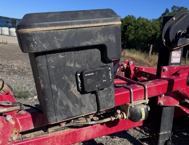 Le MGConnect a été monté lors de la phase test sur un déchaumeur de la Cuma de la Vègre.