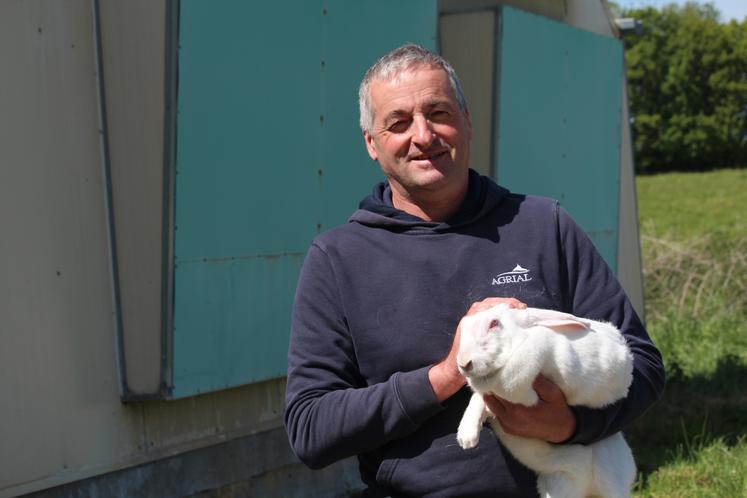 Mickaël Naveau est à la pointe d'un élevage cunicole depuis 23 ans.