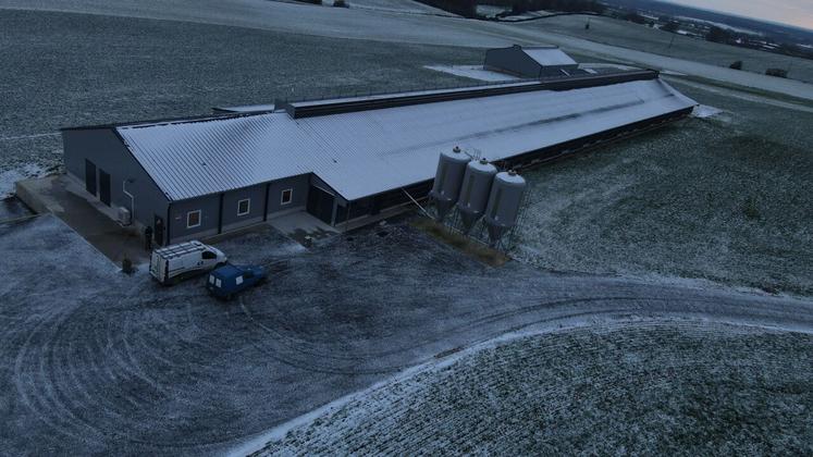 Le bâtiment en période hivernale.