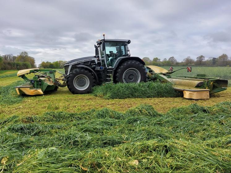 La SARL Agri Truck a investi dans un groupe de fauche de 10 mètres.