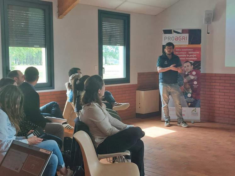Xavier Anquetil a rappelé les bonnes questions à se poser pour bien transmettre, lors de la réunion de restitution du repérage, le 30 avril.