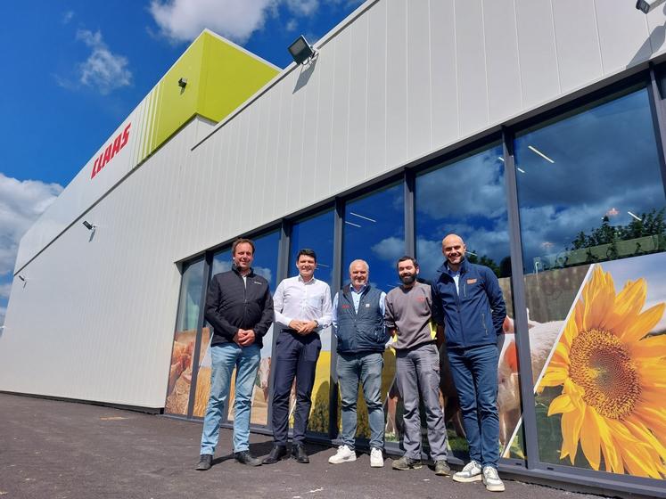 L'équipe de la concession Claas à Conlie dans ses nouveaux locaux.