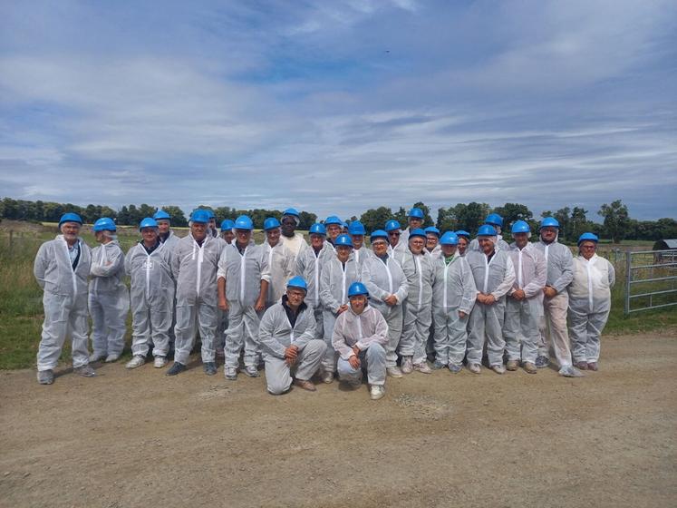 Les éleveurs de normandes en visite à Sourches.