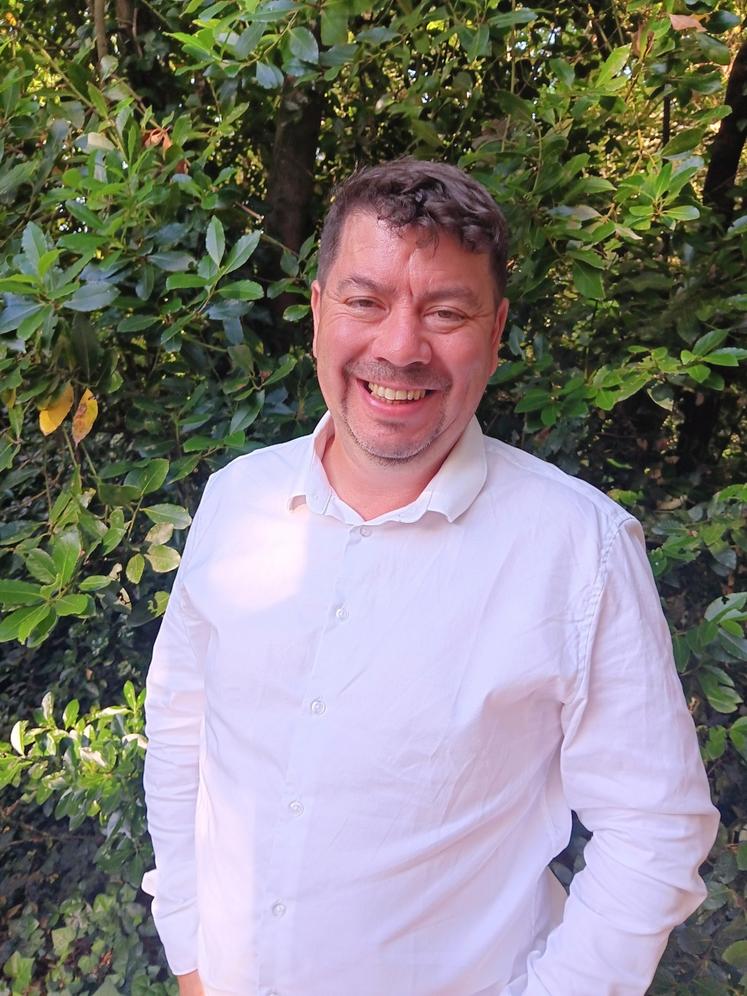 À 51 ans, Brice Guyau est polyculteur-éleveur bio à Thorigny en Vendée (maraîchage, culture de pommes de terre et élevage bovin viande). Il est gérant de la SARL Inf'Agri85 (Vendée agricole). Il préside également la FDSEA de Vendée et occupe le poste de vice-président de la Chambre d'agriculture de Vendée. Au niveau national, Brice Guyau occupe le poste de secrétaire général adjoint de la FNSEA.