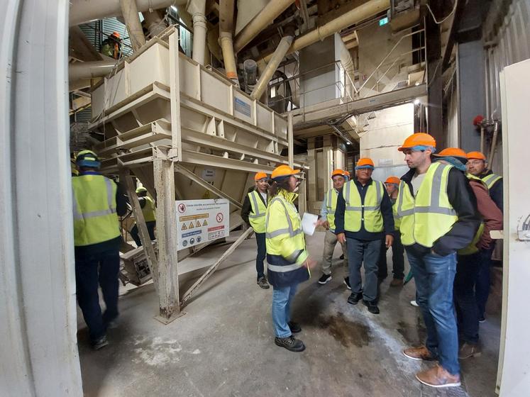 L'usine de Bessé produit 65 000 t d'aliment par an.