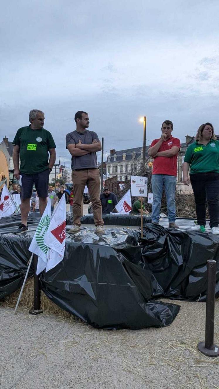 Les représentants de la FDSEA et des Jeunes Agriculteurs de la Sarthe ont rappelé leurs revendications