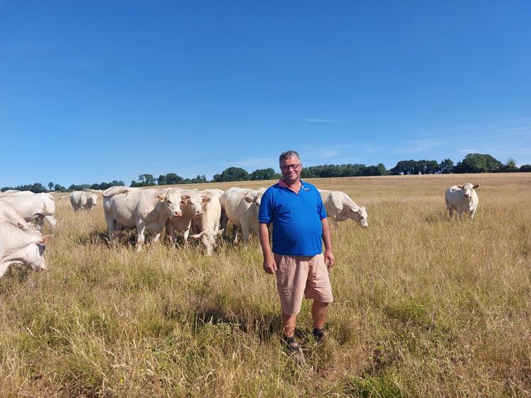 Jacky Pezet a lancé un projet d'agrivoltaïsme sur une prairie de 13 ha, avec l'entreprise TSE.