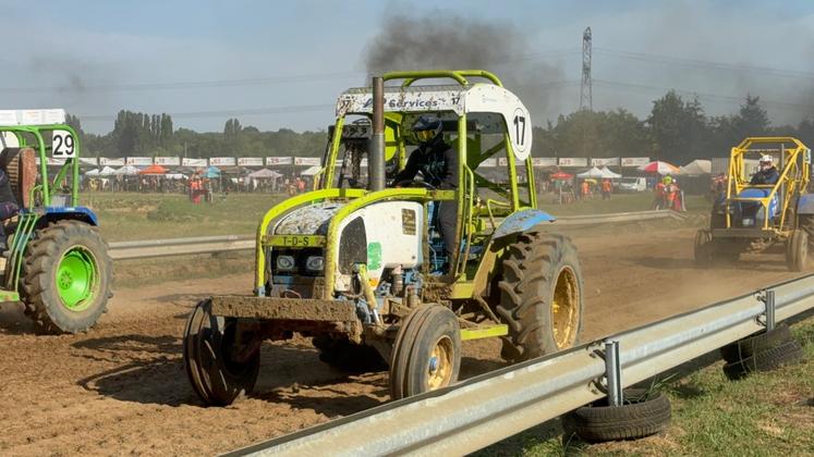Laure fait partie de la team Tracto Driver Sport avec Mickaël Clément, Dylan Hautreux et Antonin Clément.