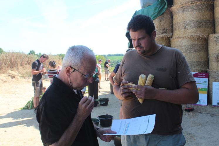Xavier Graffin, conseiller Seenovia, et Guillaume Véron (Dollon), qui ensilera avant la date conseillée.