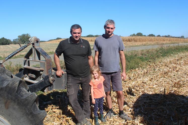 Julien, Jade et Pierre Leballeur.