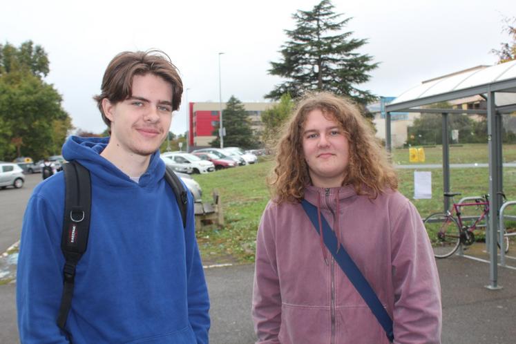 Anton et Paul, deux étudiants satisfaits du repas à un euro.