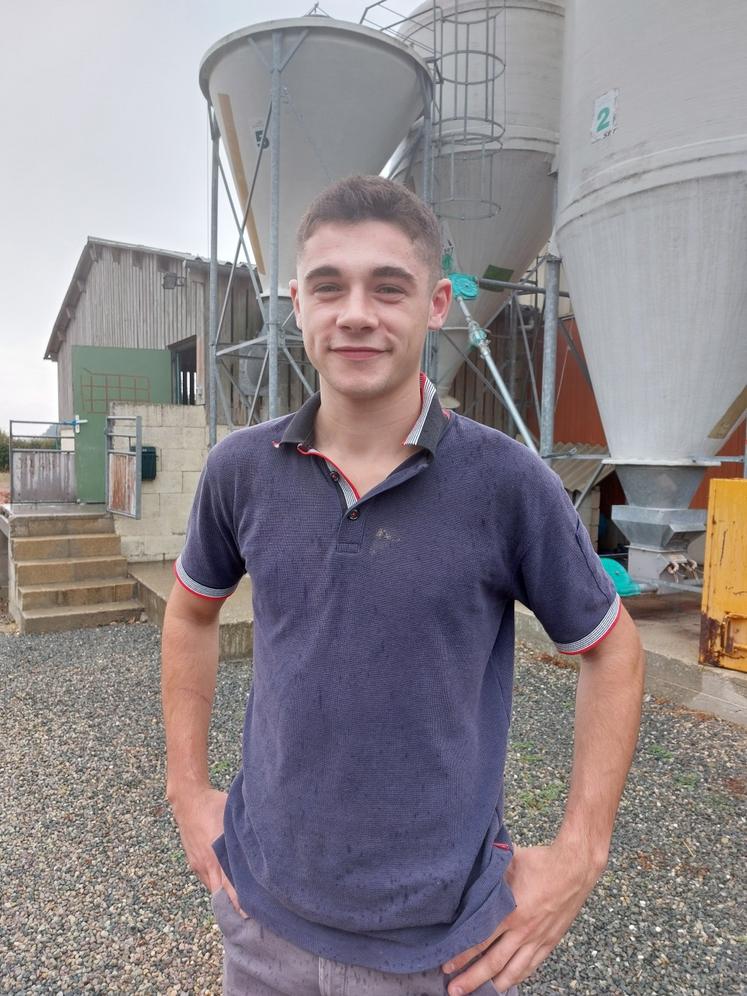 Paul Lecroc a visité des fermes de 6 000 ha lors d'un stage en Roumanie, mais son projet est de devenir son propre patron, avec son frère, sur une structure familiale dans le nord Sarthe.