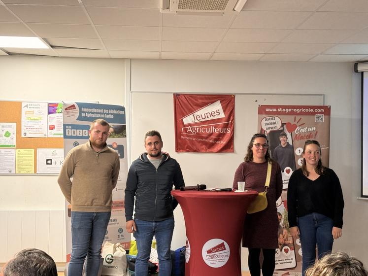 Les lauréats du prix à l'installation : Gabin Coulon (3e), Louis-Baptiste Pineau (1er), Marinette Denis (4e) et Charlène Fagault (2e).