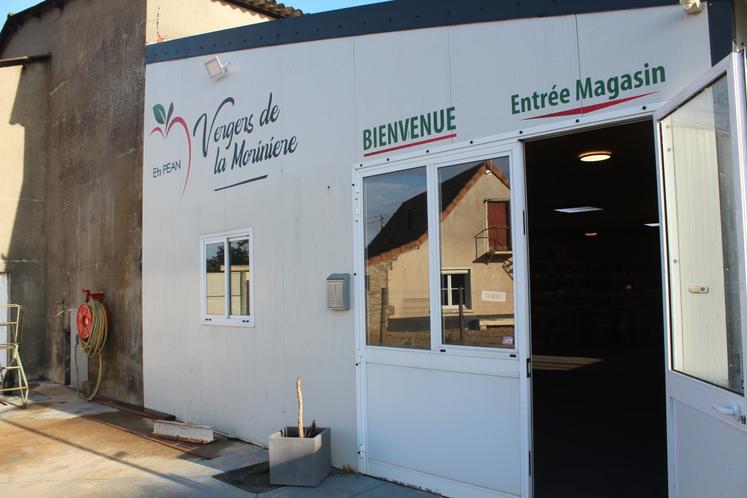 La boutique est ouverte depuis un mois.