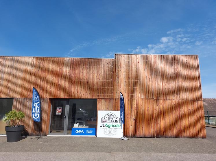 JLAgricole s'est installé dans les locaux de l'ancien Écomarché, transformés en bureaux, à Ballon-Saint-Mars.