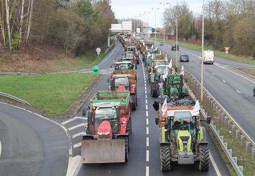 La mobilisation des agriculteurs, qui débute ce week-end, pourra durer " jusque mi-décembre " (notre photo : mobilisation de janvier dernier en Sarthe).