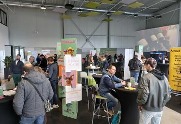 Une quarantaine de partenaires étaient réunis sur ce forum qui s'est déroulé sur le site de l'usine Claas au Mans, et inauguré par le Préfet Aubry.