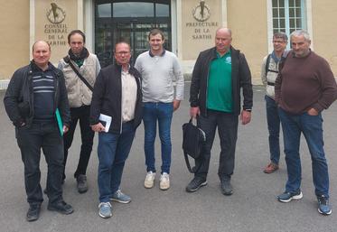 Les représentants des sections Lait et Viande de la FDSEA et les JA ont rencontré le préfet mercredi 7 mai. Le conseil d'administration de la FDSEA s'est déroulé lundi après-midi. A droite, Magali Moreau, directrice technique du GDS 72.