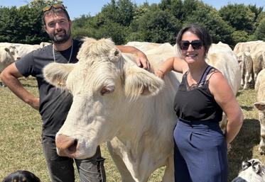 Aurélien Plessis et Elise Villaines, 26 ans, ont repris l'exploitation d'Eric et Françoise Guilvard, au Bois Taillé à Villaines sous Malicorne.