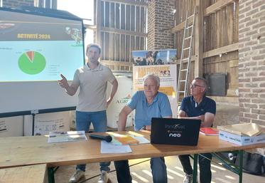 de g. à dr. : David Le Bullenger, salarié de l'OS Normande et délégué un jour par semaine pour animer la filière, Roger Brault et Loïc Ciron.