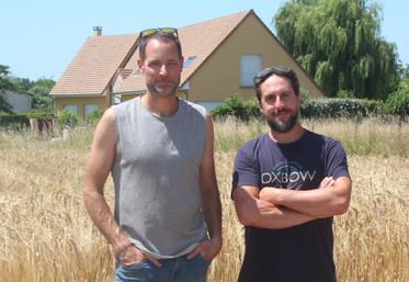 Sébastien Lebreton et Bastien Bourge, deux des quatre associés du Gaec.