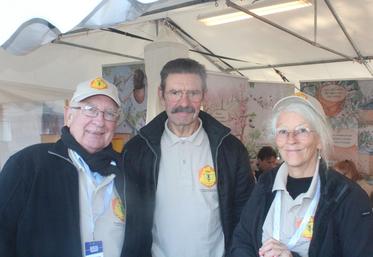 Jacques Cantais, Bernard Olszewski et Lydie Grudé, membres de l'Usas 72.