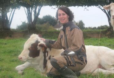 Pauline Jouy est à la tête d'une SAU de 380 ha dont près de 130 ha de prairies et des cultures : blé (80 ha), orge (20 ha), maïs grain (80 ha), colza (30 ha), ray-grass porte-graines (25 ha), luzerne (8 ha). 