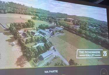 La ferme de la Pichonnière à Domfront-en-Champagne, une ferme réelle pour une exploitation virtuelle du jeu Farming Simulator.