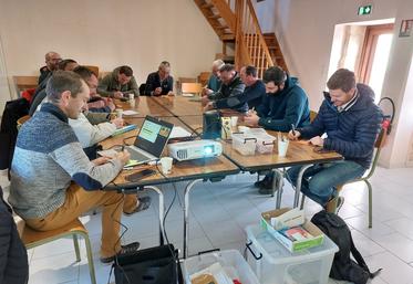 Le groupe 30 000 CAPTE réunit 11 exploitations du nord Sarthe autour d'Alexandre Hatet.