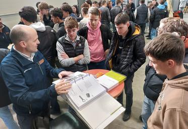 Olivier Lamblin a présenté son métier de responsable de la documentation technique chez Claas.