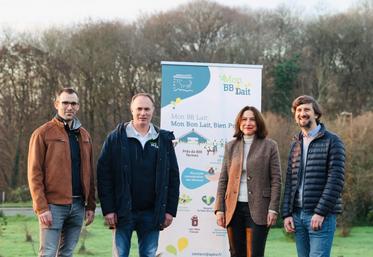 De g. à dr., Sébastien Heurbize, Secrétaire de l'APBO, Yoann Lézé, Président de l'APBO, Anne-Sophie Carrier, Directrice générale de Bel France et Simon Bonnet, directeur achats amonts laitiers.