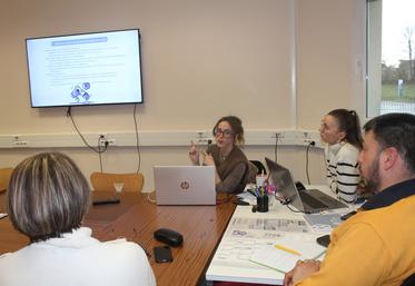 Manon Hardy anime les sessions de formation dans toute la Sarthe.