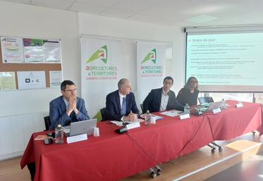 Marc Severac (DDT), Sébastien Jallet (préfet), Philippe Dutertre et Isabelle Allain.