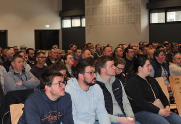 200 éleveurs étaient présents à l'AG de l'OP "Les 3 Rivières" le 10 mars à Sablé.