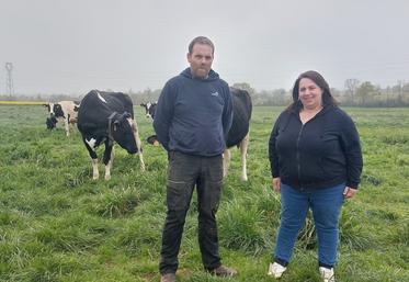Benoît Besnard et Laëtitia Roux, installés en vaches laitières à Commerveil, au nord du département.