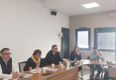 François Boussard, Marietta Karamanli, Thierry Cozic, Julie Delpech et Corentin Jouathel, collaborateur parlementaire de Jean-Carles Grelier. Le Sénateur Louis-Jean de Nicolay était également présent.