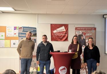 Les lauréats du prix à l'installation : Gabin Coulon (3e), Louis-Baptiste Pineau (1er), Marinette Denis (4e) et Charlène Fagault (2e).