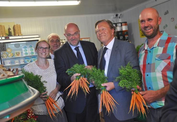 A l’EARL des légumes bio, gérée par le couple Lemoigne, la carotte de Créances est reine.
