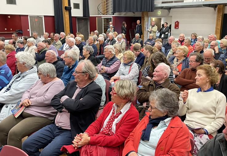 De nombreuses personnes avaient fait le déplacement à la conférence sur le dérèglement climatique à Sartilly le 24 mai dernier.