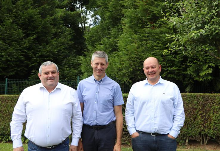 Pascal Le Brun, éleveur laitier dans le Calvados, fraîchement élu président du Cniel, entouré de Stéphane Joandel, secrétaire général de la FNPL et Ludovic Blin, président de la section lait de la FRSEA et vice-président de la FNPL.